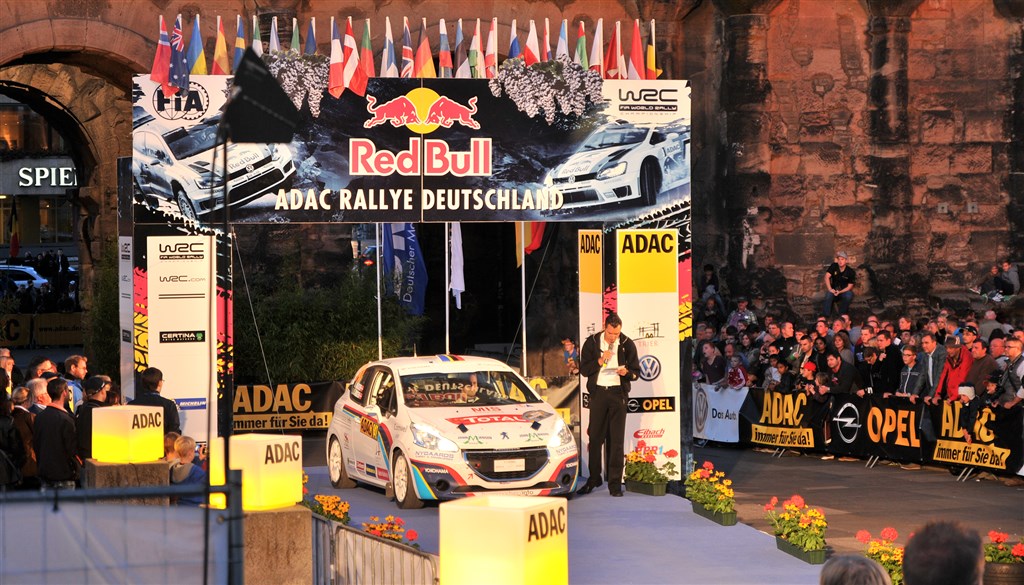 Kim Madsen og Line Lykke Jensen blev sendt ud på udfordringerne i ADAC Rallye Deutschland foran Porta Nigra i Trier.
(Foto: rallypics.dk)